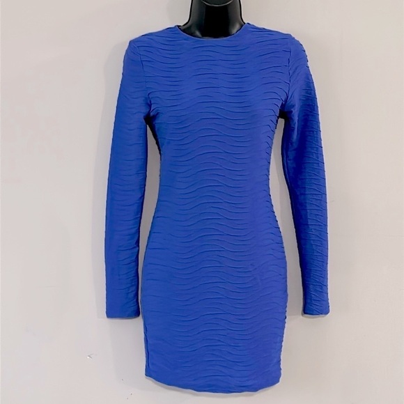 PrettyLittleThing crew neck body con textured cobalt blue long sleeve size 4 - Picture 2 of 13